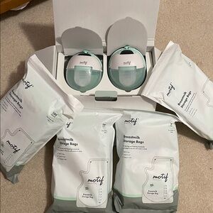 Motif Aura Glow Wearable Breastpump + 400 Breastmilk Storage Bags BNIB